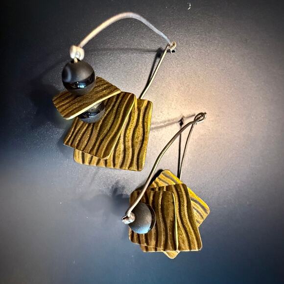 Handcrafted Artisan Modern Layered Metal Drop Earrings - Picture 4 of 7